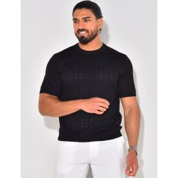 Geripptes T-Shirt aus Lochstrick. Geripptes T-Shirt aus Lochstrick.