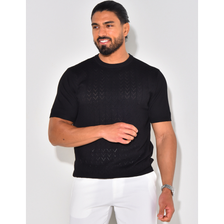 Geripptes T-Shirt aus Lochstrick. Geripptes T-Shirt aus Lochstrick.