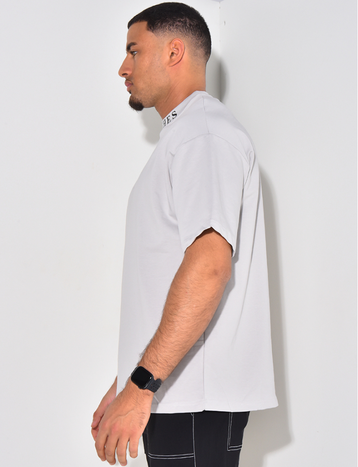T-shirt with rich collar writing T-shirt with rich collar writing