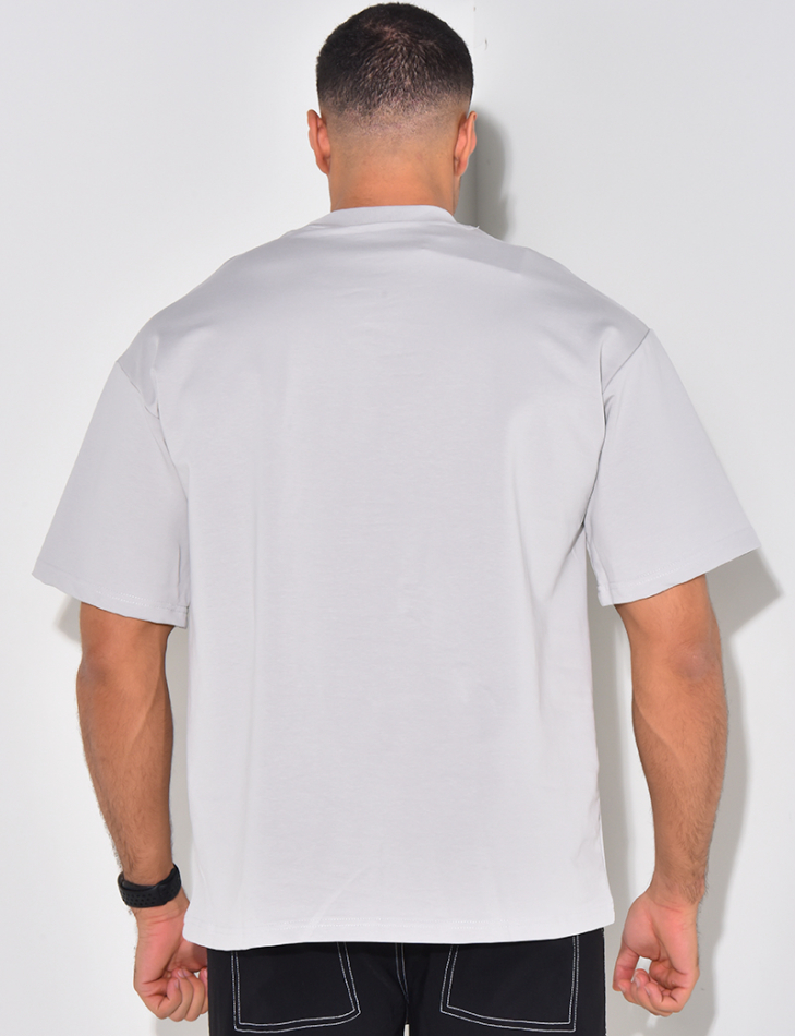 T-shirt with rich collar writing T-shirt with rich collar writing