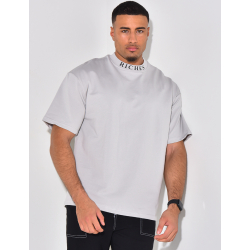 T-shirt with rich collar writing T-shirt with rich collar writing