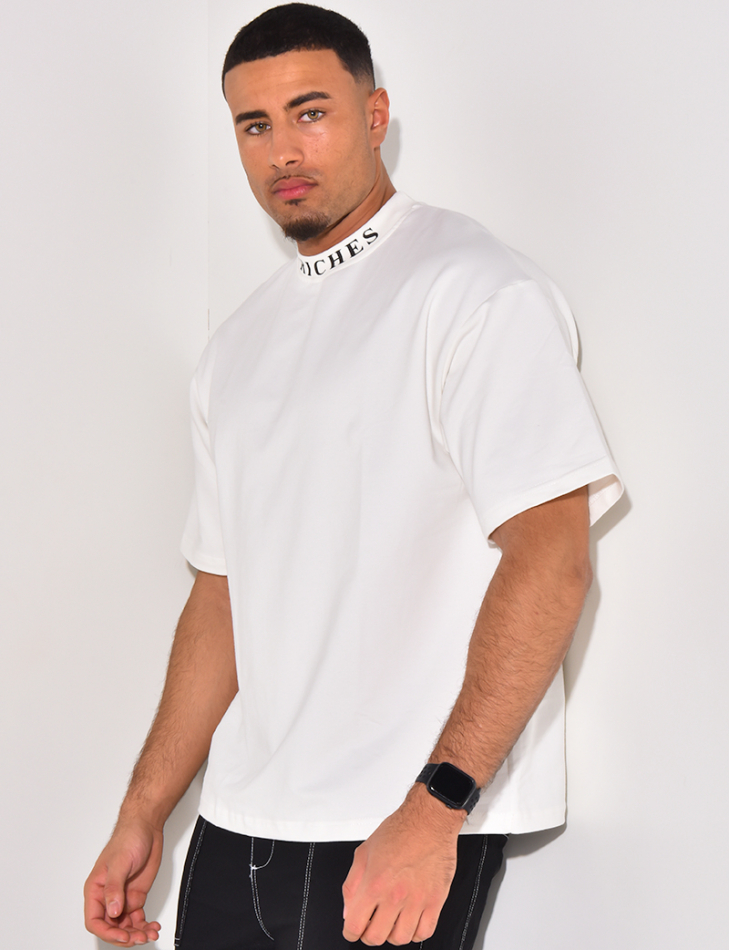 T-shirt with rich collar writing T-shirt with rich collar writing