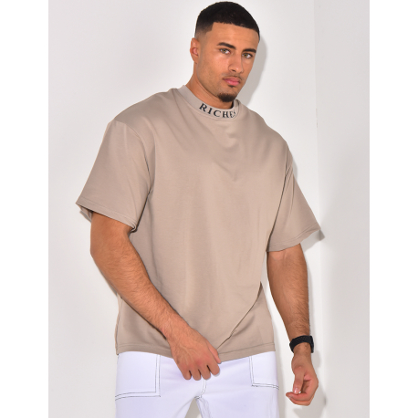 T-shirt with rich collar writing