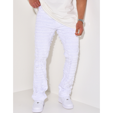  Jeans mit Destroyed-Effekt