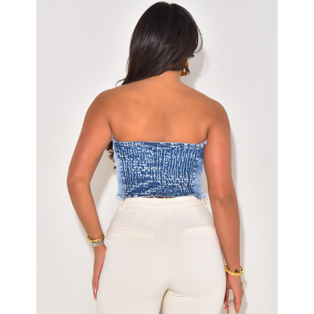 Crop-top in jeans with a destroy effect