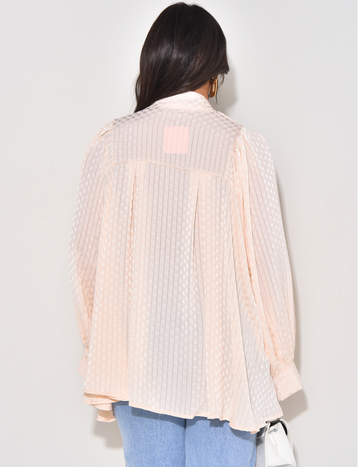 Chemisier à motif damier ton sur ton à nouer au col Chemisier à motif damier ton sur ton à nouer au col