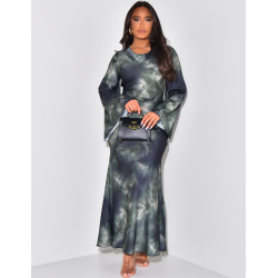 Robe longue en satin à nouer dans le dos manches évasées à motifs tie and die Robe longue en satin à nouer dans le dos manches évasées à motifs tie and die