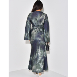 Robe longue en satin à nouer dans le dos manches évasées à motifs tie and die Robe longue en satin à nouer dans le dos manches évasées à motifs tie and die