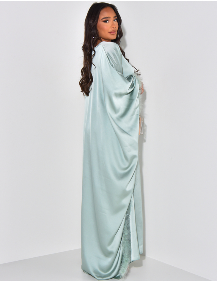 Robe ample en satin ajustable à la taille à fourrure sur les bords Robe ample en satin ajustable à la taille à fourrure sur les bords