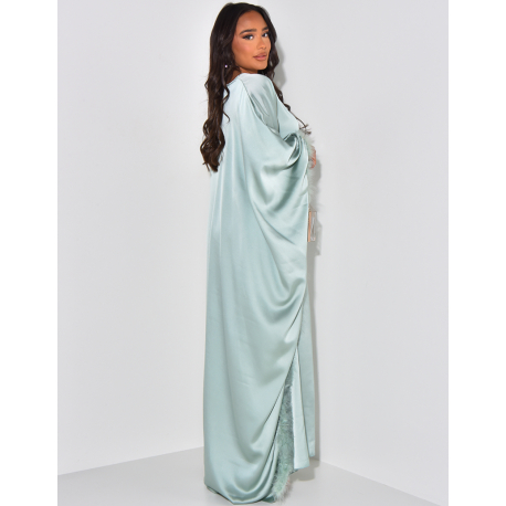 Robe ample en satin ajustable à la taille à fourrure sur les bords Robe ample en satin ajustable à la taille à fourrure sur les bords