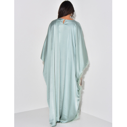 Robe ample en satin ajustable à la taille à fourrure sur les bords Robe ample en satin ajustable à la taille à fourrure sur les bords