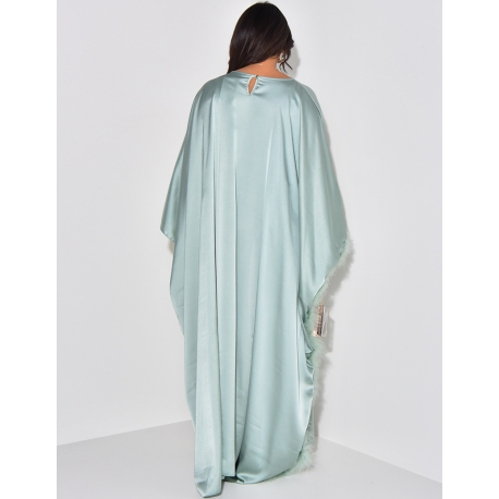 Robe ample en satin ajustable à la taille à fourrure sur les bords Robe ample en satin ajustable à la taille à fourrure sur les bords