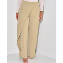 Tailored trousers with asymmetric yoke Tailored trousers with asymmetric yoke