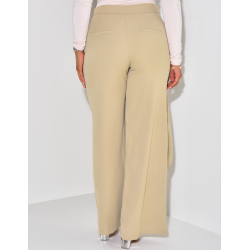 Tailored trousers with asymmetric yoke Tailored trousers with asymmetric yoke