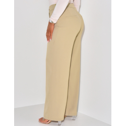Tailored trousers with asymmetric yoke Tailored trousers with asymmetric yoke