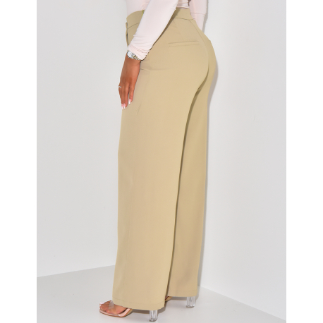 Tailored trousers with asymmetric yoke Tailored trousers with asymmetric yoke