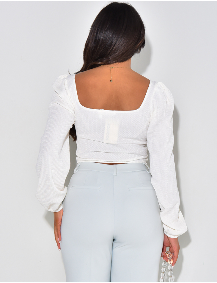 Romantisches kleines Top im Korsettstil aus strukturiertem Stoff. Romantisches kleines Top im Korsettstil aus strukturiertem Stoff.