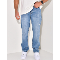 Destroyed straight cut jeans
