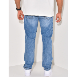 Destroyed straight cut jeans