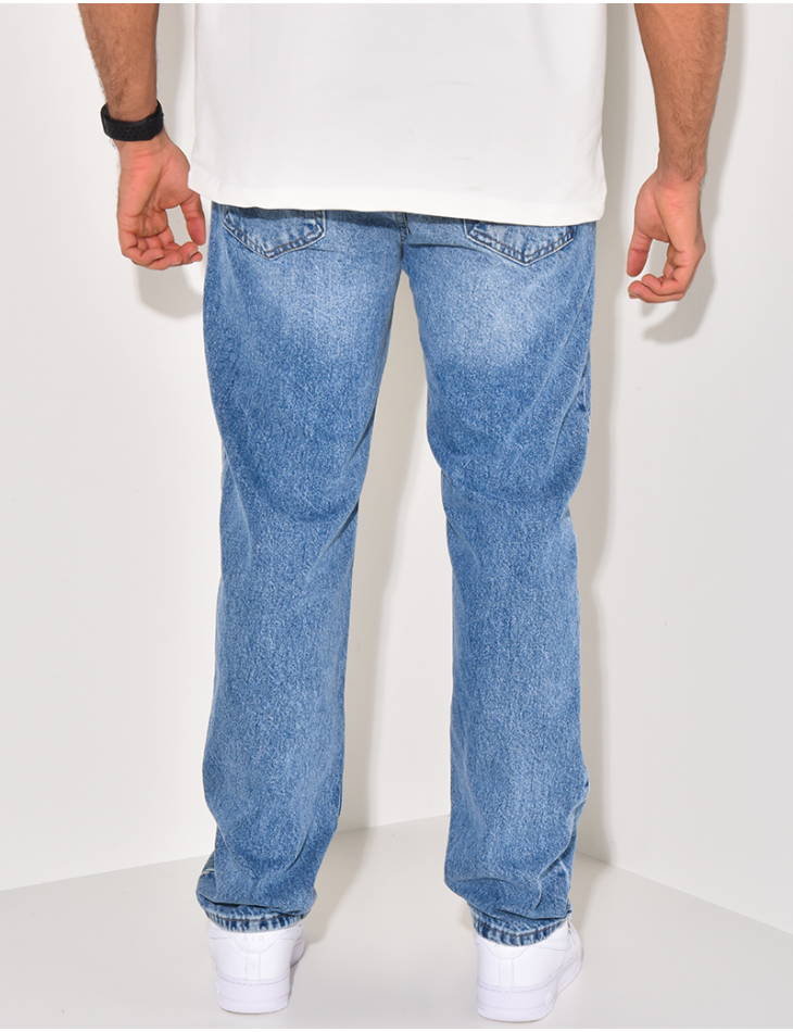Destroyed straight cut jeans