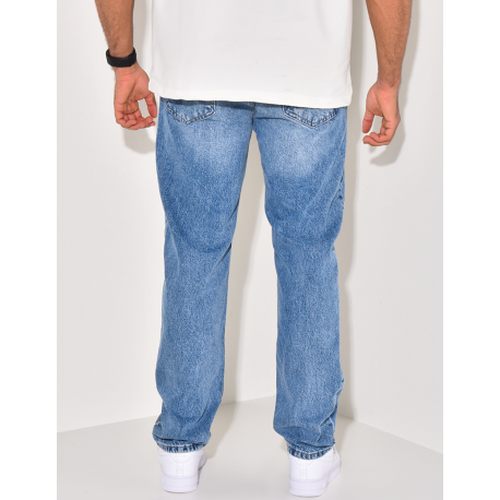 Destroyed straight cut jeans