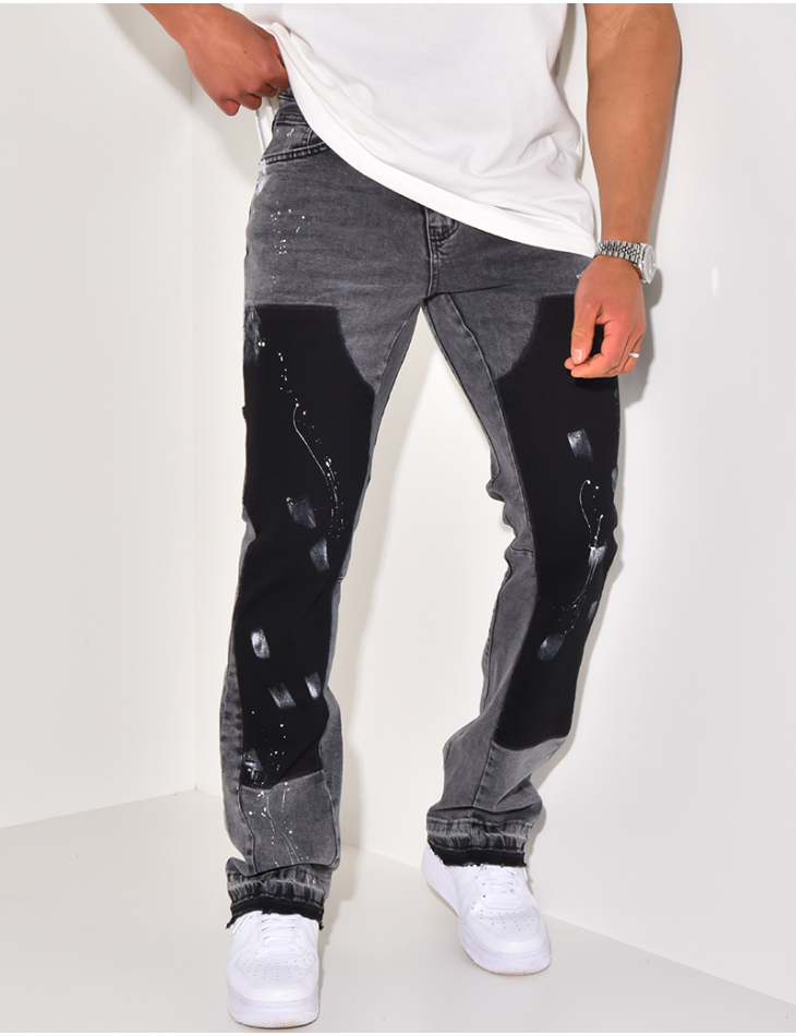 Jeans mit Einsätzen und Flecken