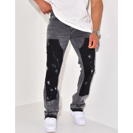 Jeans mit Einsätzen und Flecken
