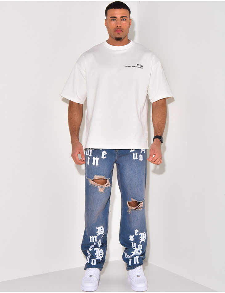 Zerstörte Jeans mit Schriftzug Zerstörte Jeans mit Schriftzug