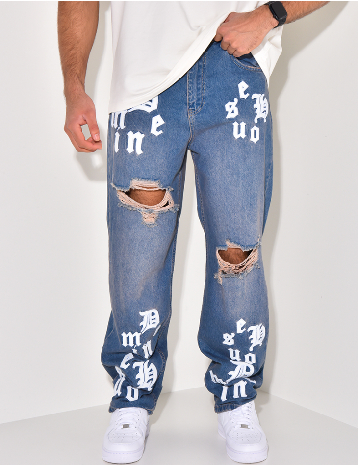 Zerstörte Jeans mit Schriftzug Zerstörte Jeans mit Schriftzug