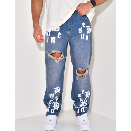 Zerstörte Jeans mit Schriftzug Zerstörte Jeans mit Schriftzug