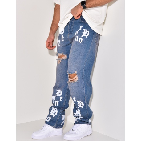 Zerstörte Jeans mit Schriftzug Zerstörte Jeans mit Schriftzug
