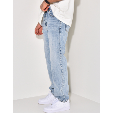 Weite, gewaschene Jeans