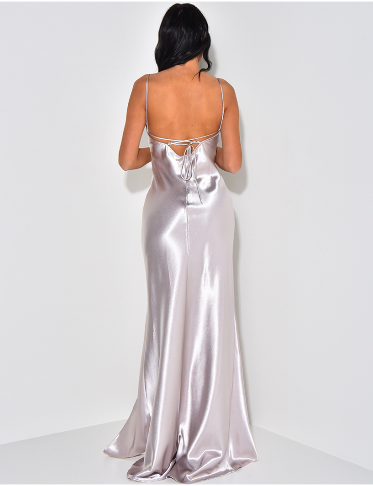 Robe longue en satin à nouer dans le dos Robe longue en satin à nouer dans le dos