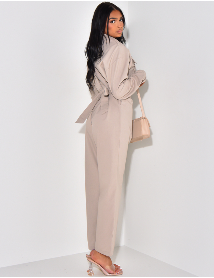 Combinaison en lin à poches cargo et ceinture à la taille Combinaison en lin à poches cargo et ceinture à la taille