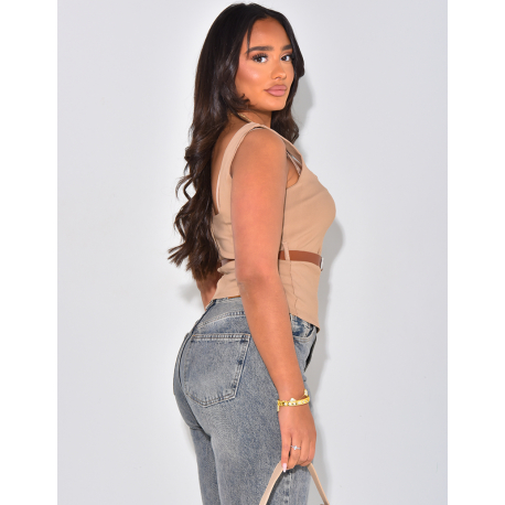 Eng anliegendes Tanktop mit Gürtel Eng anliegendes Tanktop mit Gürtel