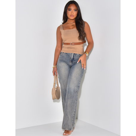 Eng anliegendes Tanktop mit Gürtel Eng anliegendes Tanktop mit Gürtel