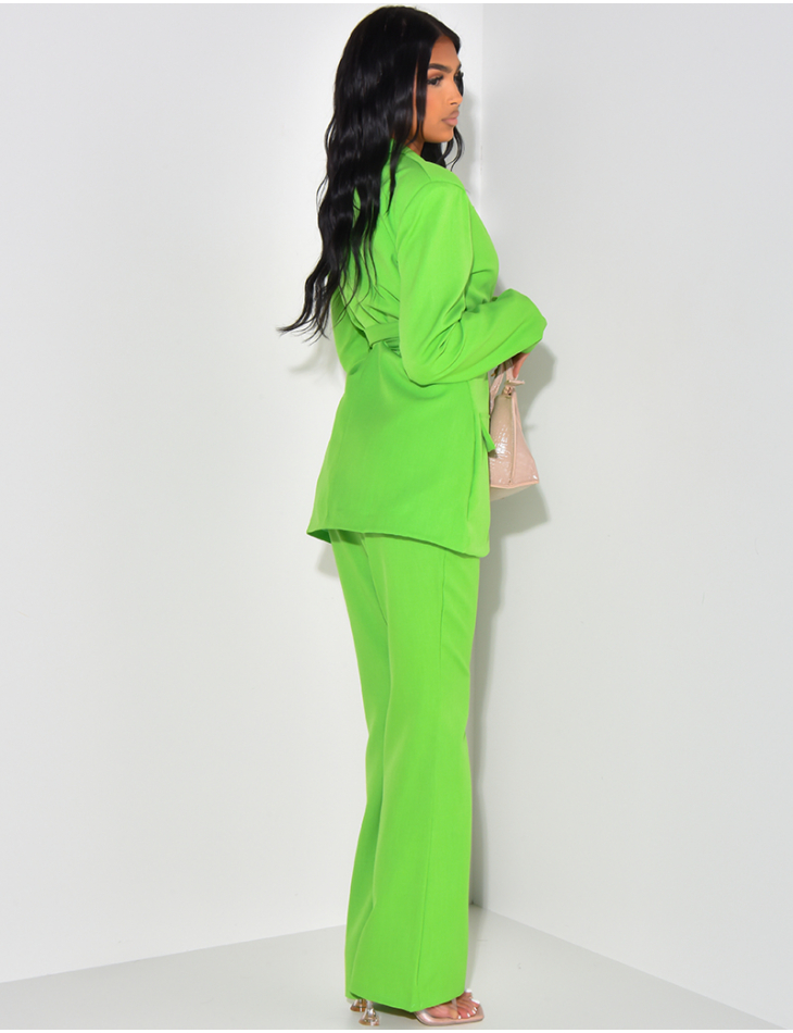 Ensemble de tailleur à ceinture large et pantalon évasé effet lin Ensemble de tailleur à ceinture large et pantalon évasé effet lin