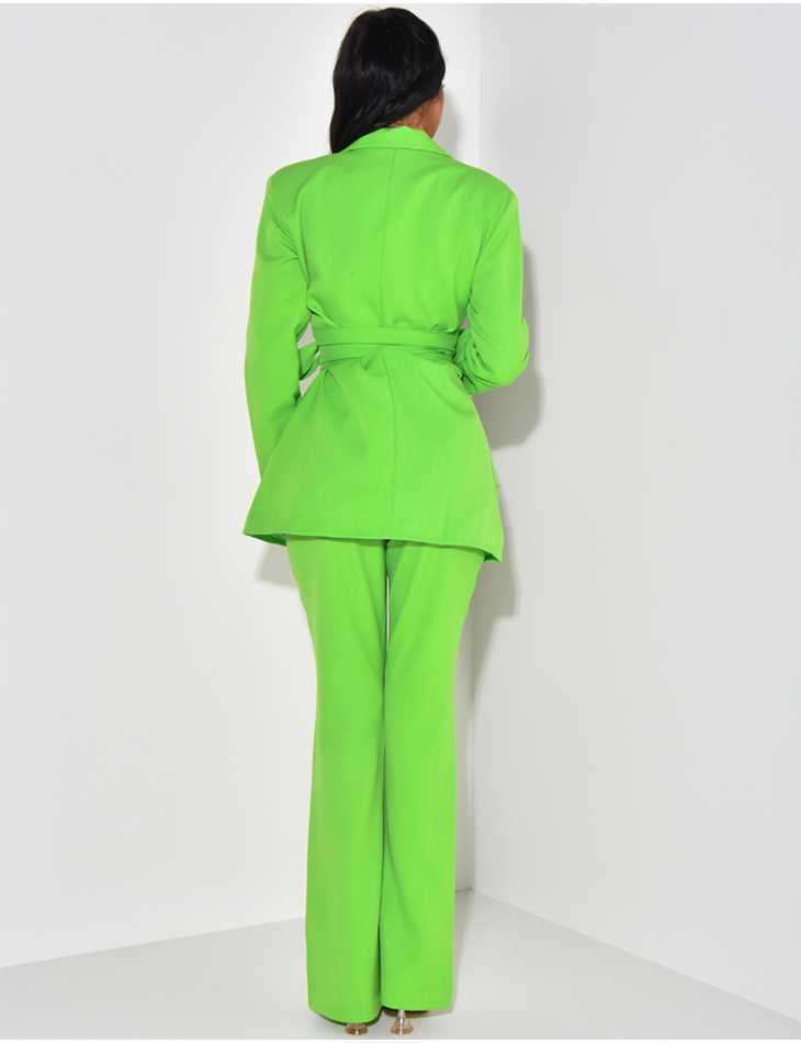 Ensemble de tailleur à ceinture large et pantalon évasé effet lin Ensemble de tailleur à ceinture large et pantalon évasé effet lin