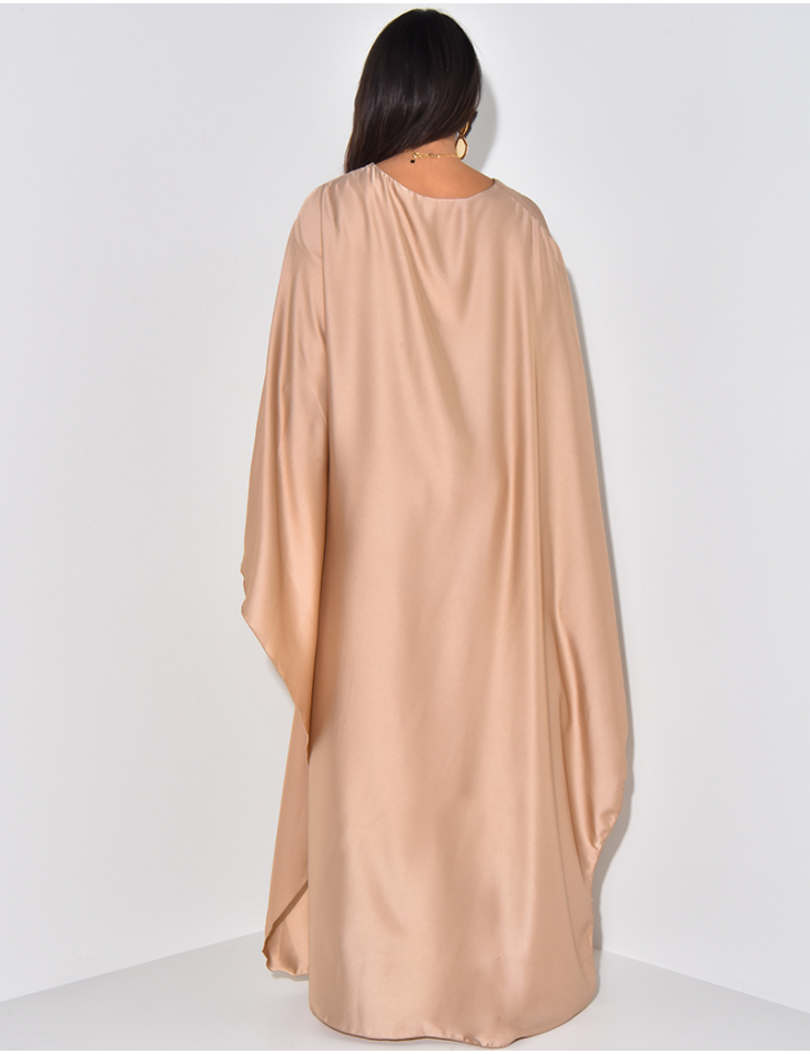 Robe longue cintree a la taille en satin a cape