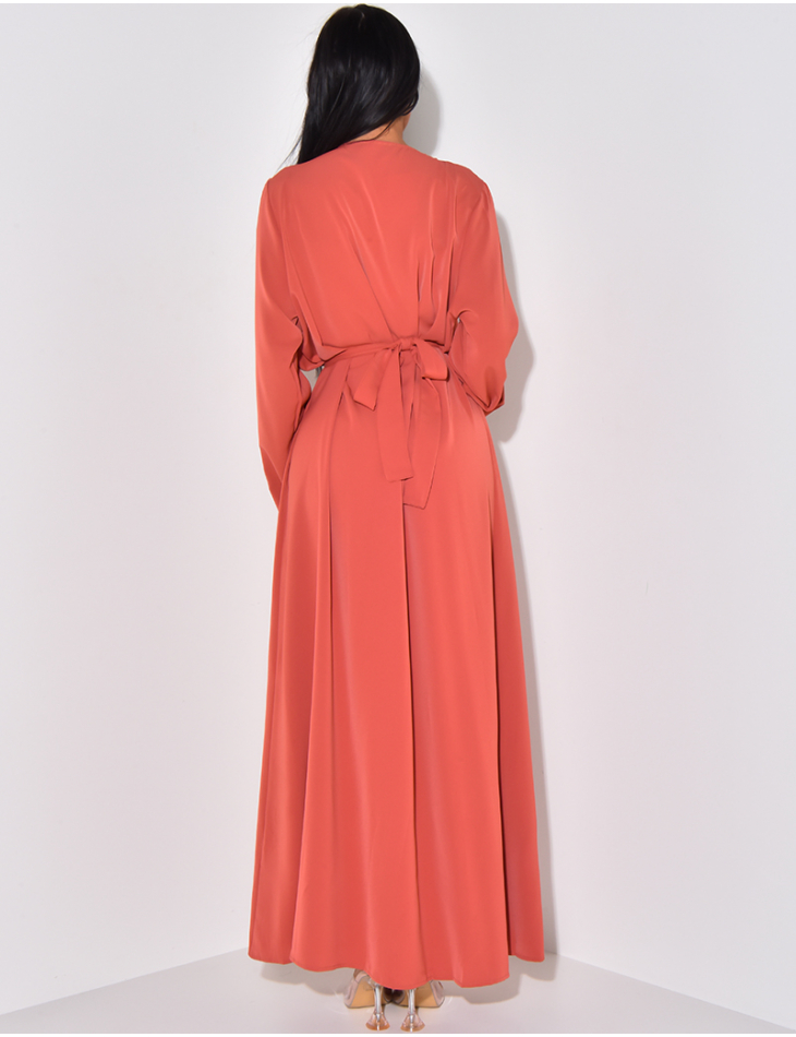 Abaya with tone-on-tone embroidery to be belted