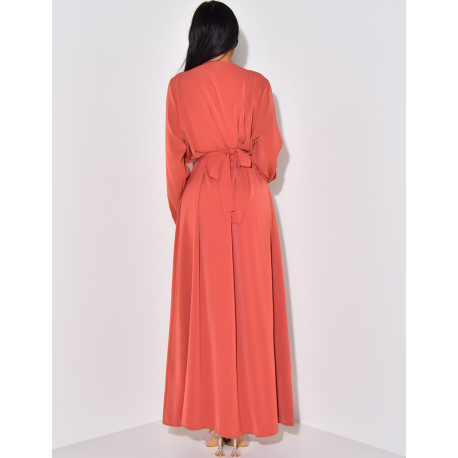 Abaya with tone-on-tone embroidery to be belted