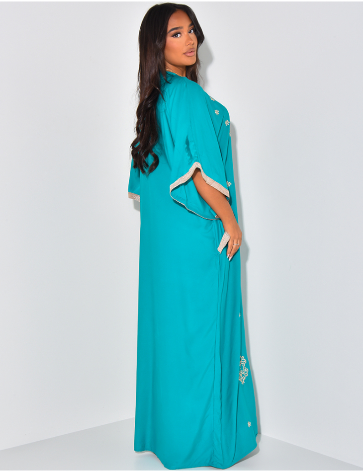 Loose-fitting abaya with gold embroidery Loose-fitting abaya with gold embroidery
