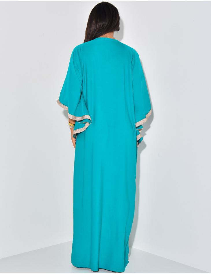 Loose-fitting abaya with gold embroidery Loose-fitting abaya with gold embroidery