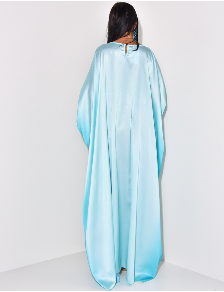 Schmetterlingskleid aus Satin mit Tie and Dye-Muster.