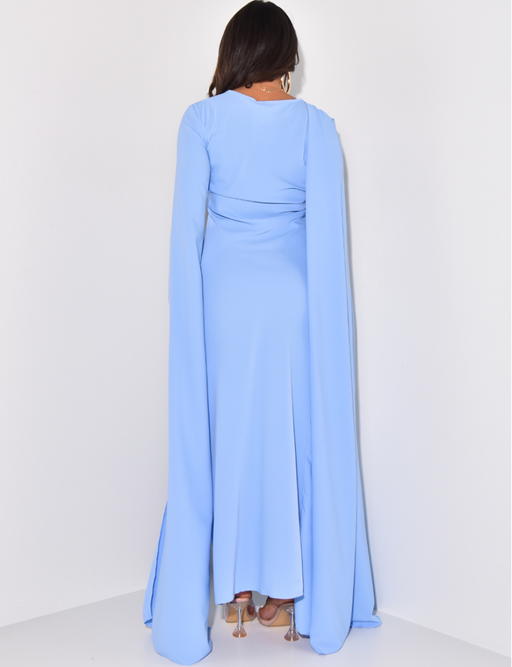 Robe longue en tissu fluide à manches fendues et rabat au col
