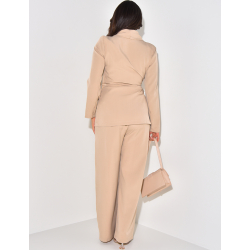 Ensemble de tailleur pantalon et veste à nouer Ensemble de tailleur pantalon et veste à nouer