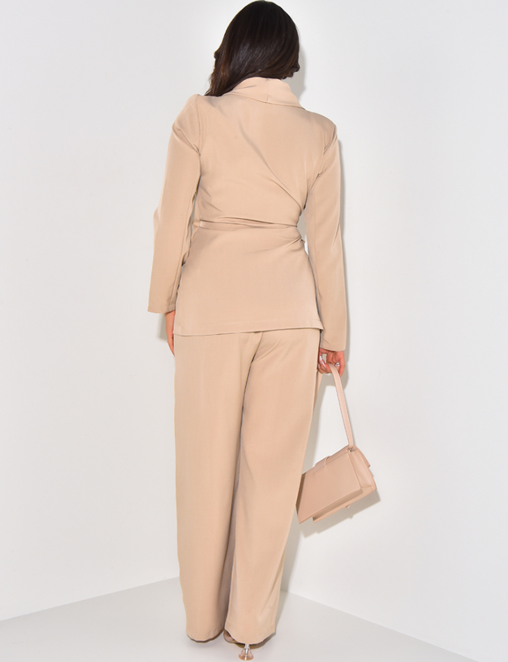 Ensemble de tailleur pantalon et veste à nouer Ensemble de tailleur pantalon et veste à nouer