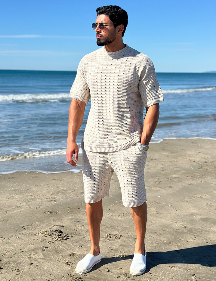 Ensemble short et t-shirt ajouré Ensemble short et t-shirt ajouré