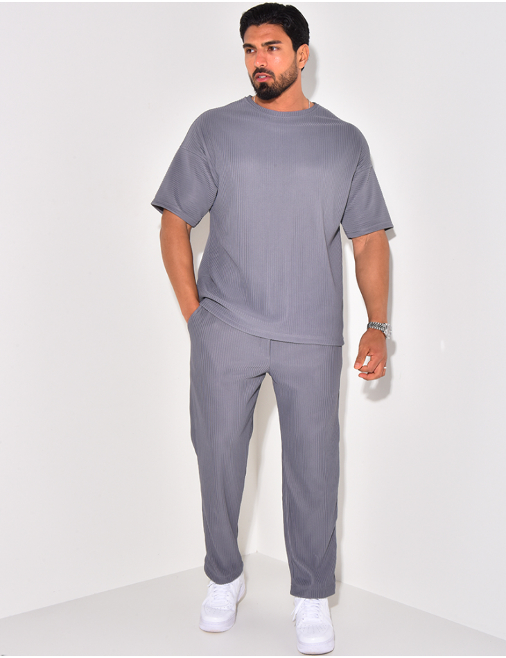 Ensemble pantalon et t-shirt plissé Ensemble pantalon et t-shirt plissé