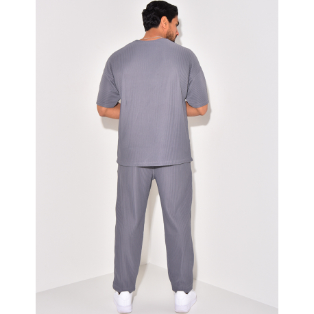 Ensemble pantalon et t-shirt plissé Ensemble pantalon et t-shirt plissé